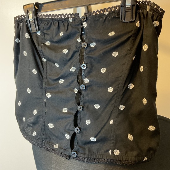 18. Motel Rocks Black Bandeau Crop Top with White Floral Pattern Size XS - Picture 1 of 4